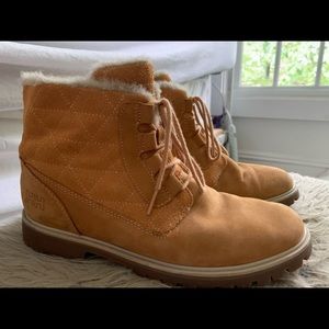 Helly Hansen Women’s suede winter boots